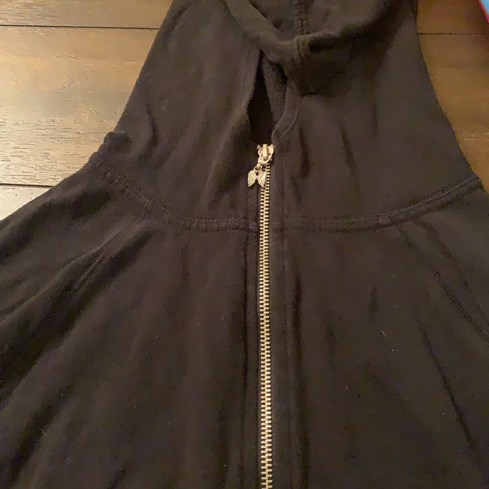 Vs - Picture 2 of 3